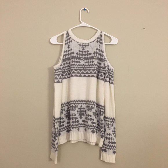 Cold Shoulder Knit Sweater - Picture 2 of 3